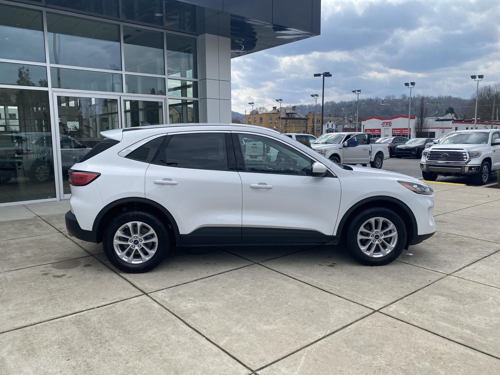 2020 Ford Escape SE