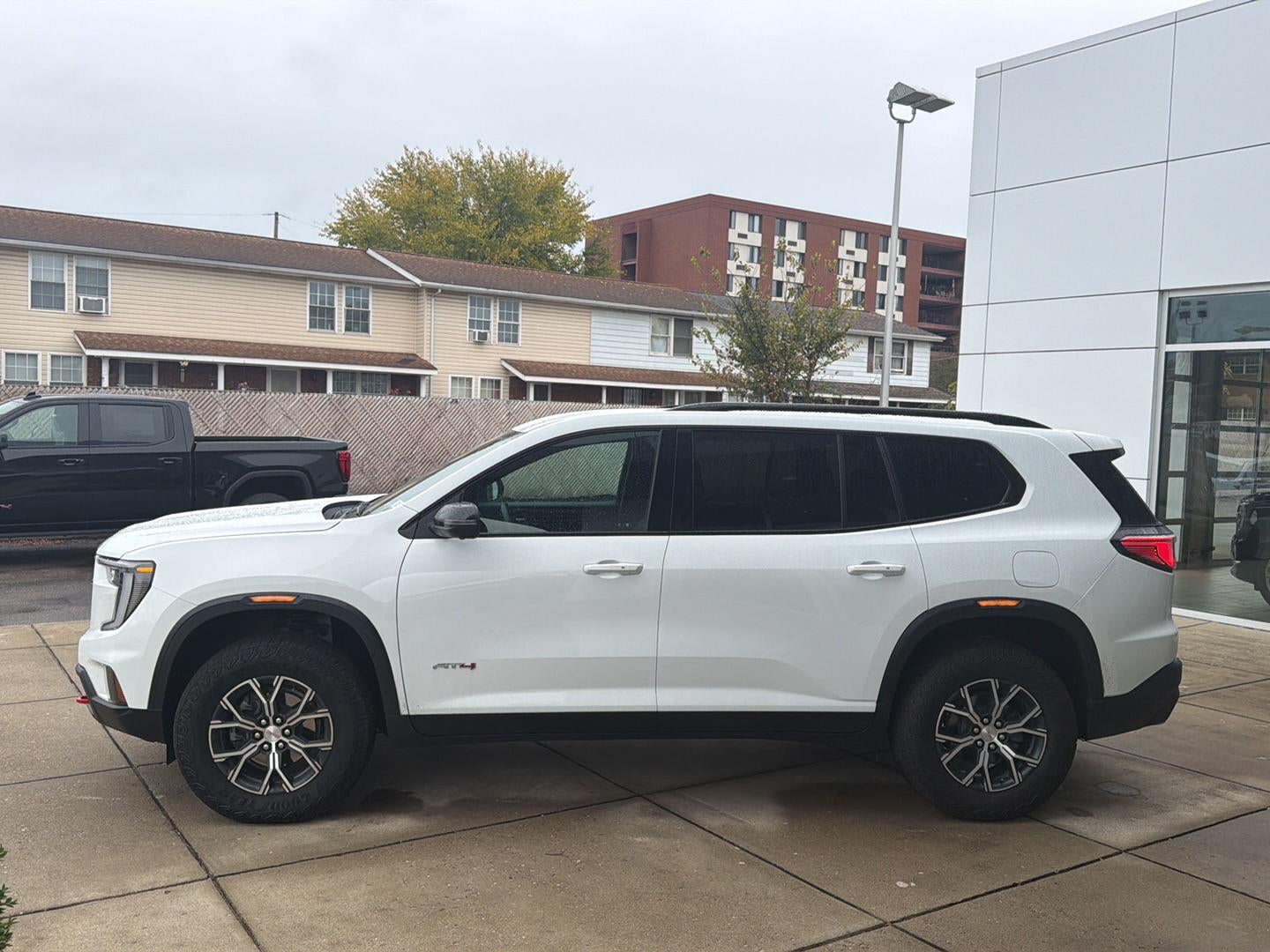 2024 GMC Acadia AT4