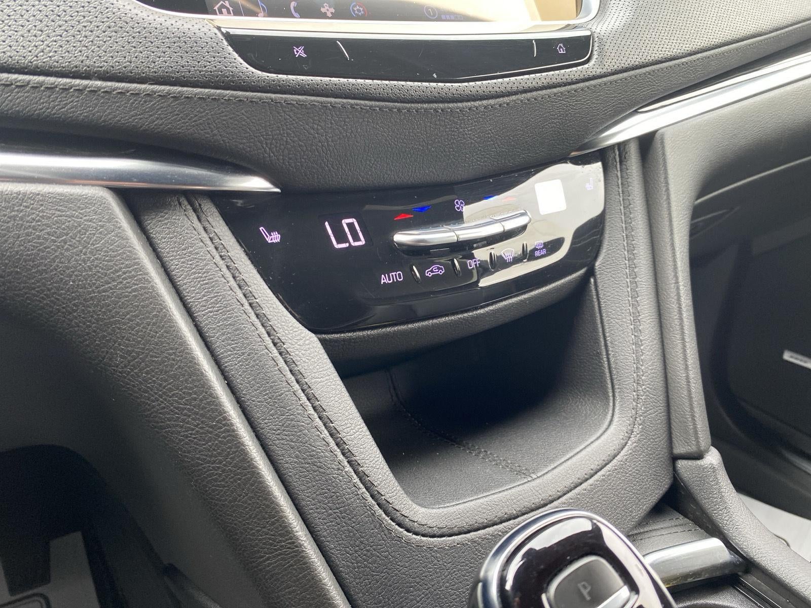 2022 Cadillac XT5 Premium Luxury