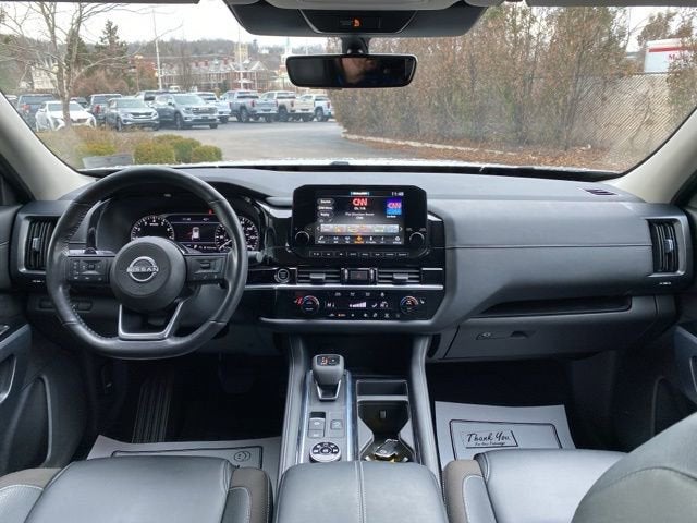 2023 Nissan Pathfinder SL