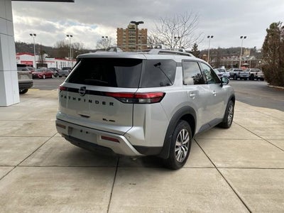 2023 Nissan Pathfinder SL