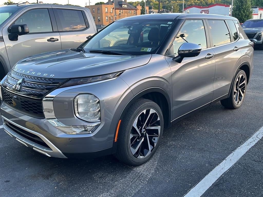 2023 Mitsubishi Outlander SE S-AWC's photo