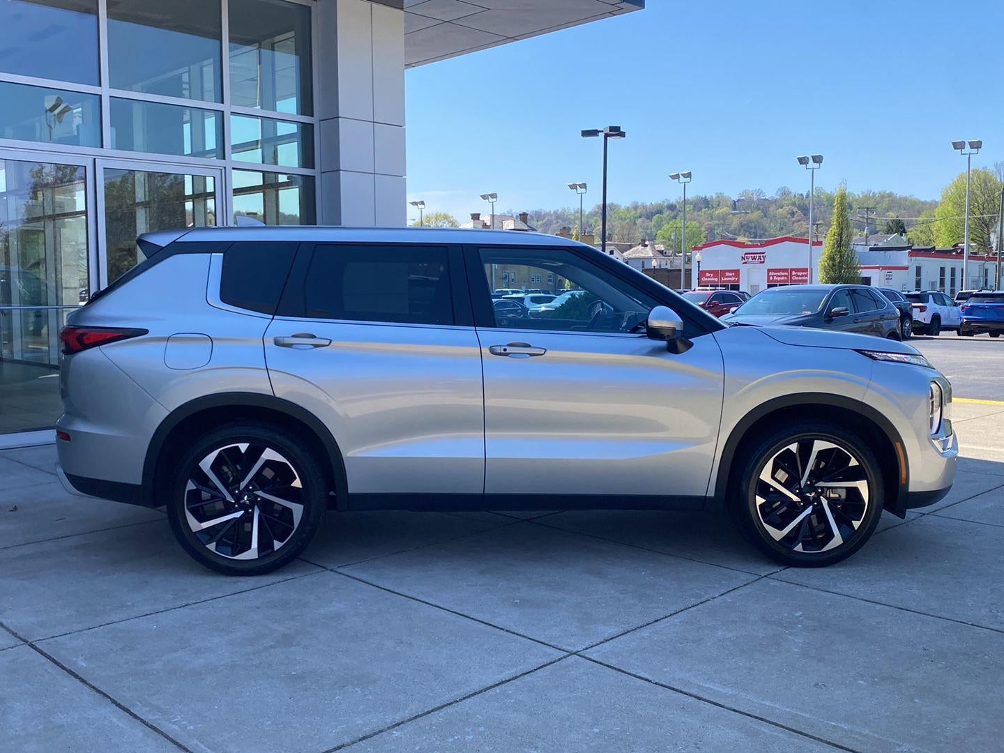 2024 Mitsubishi Outlander SE